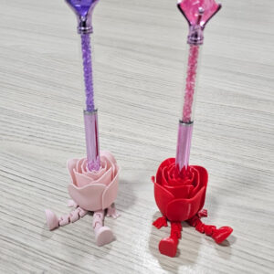 Boneco Outubro Rosa articulado porta-canetas